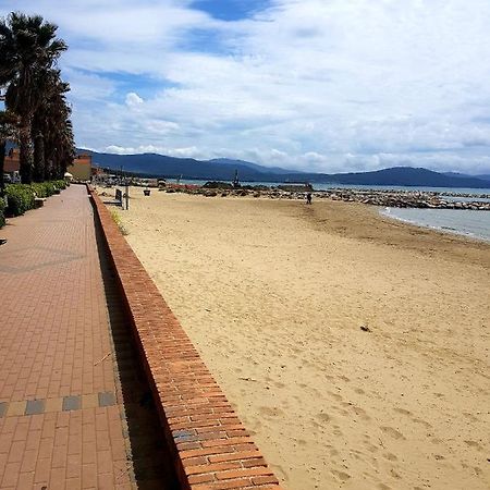 New House Apartment Follonica Bagian luar foto