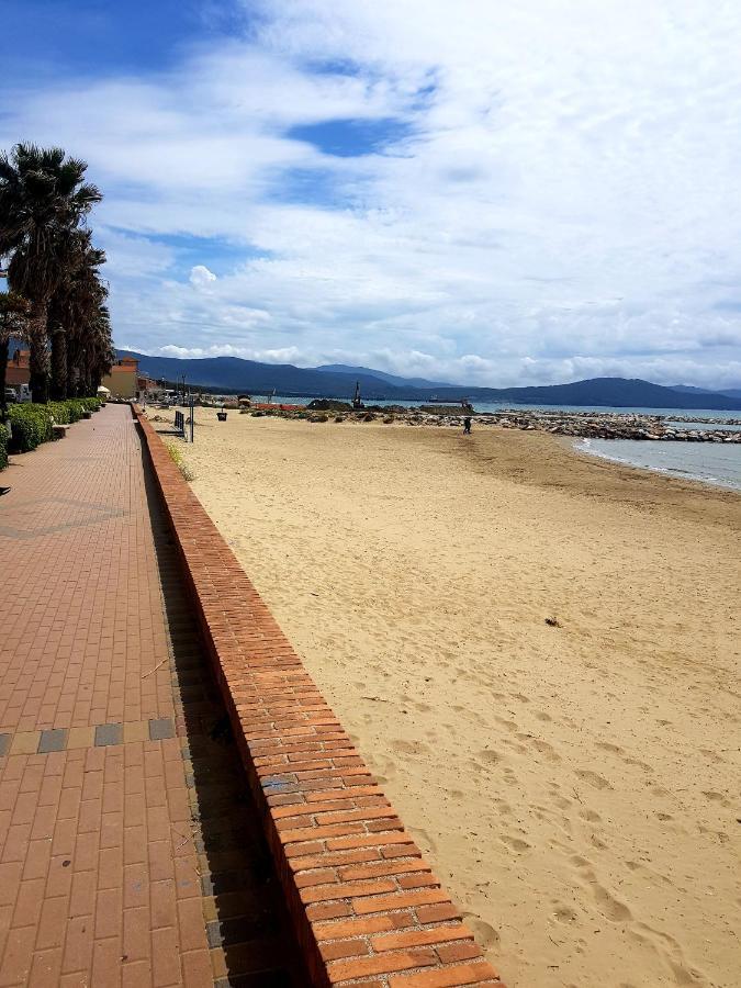 New House Apartment Follonica Bagian luar foto